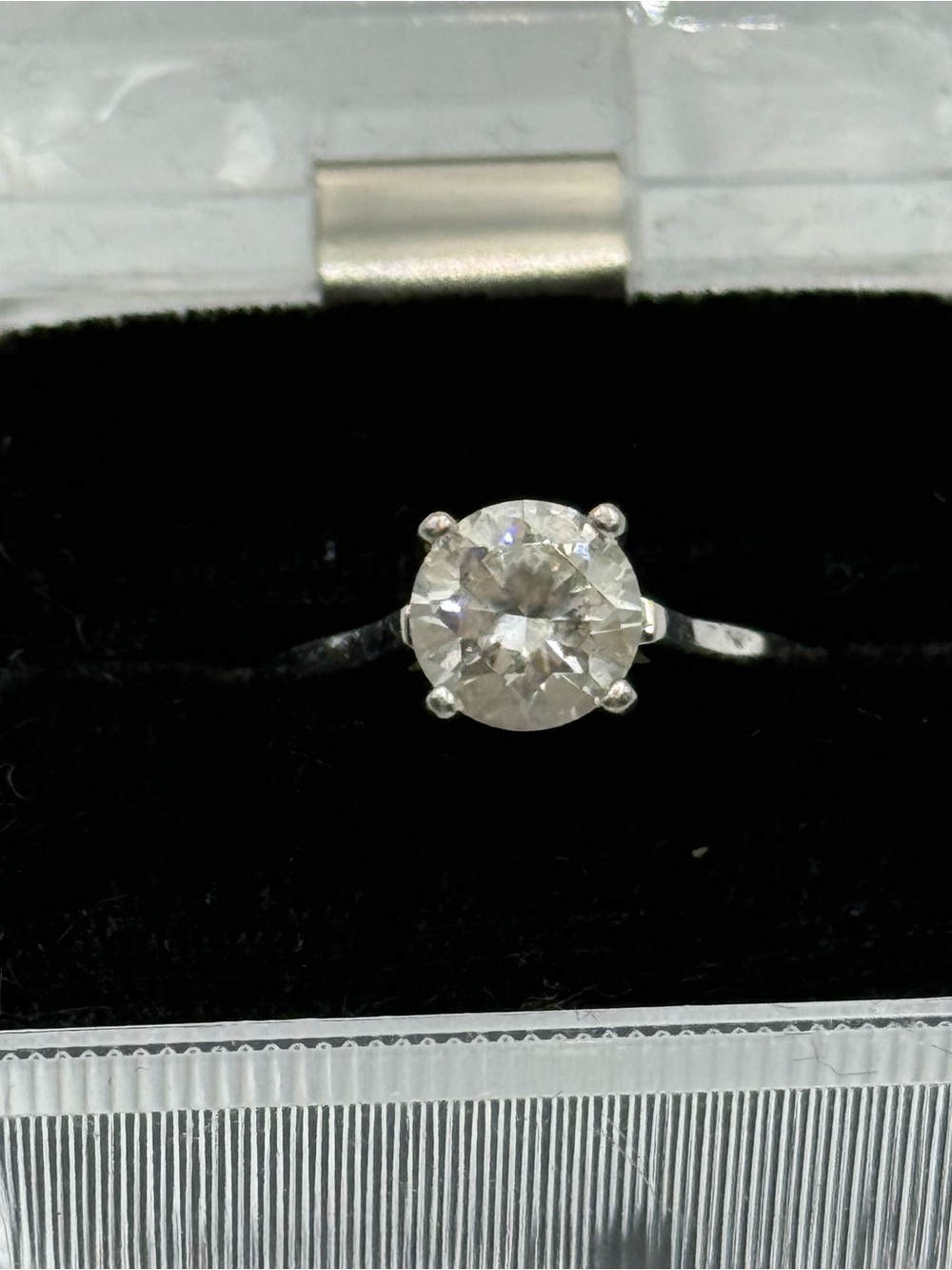 Classic Sterling silver Solitaire Round-Cut Crystal Ring in Silver